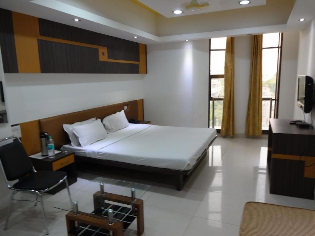Hotel Grand Suites Indore Extérieur photo