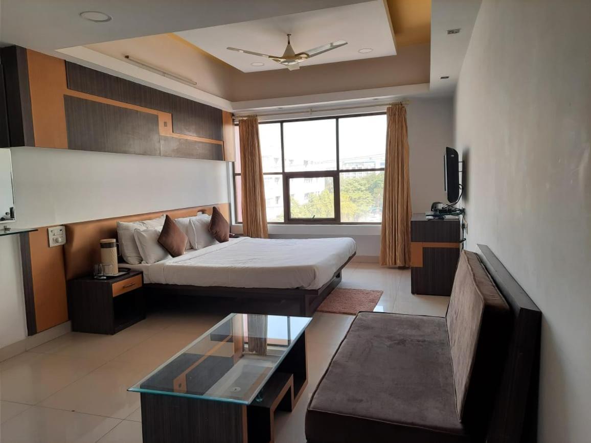 Hotel Grand Suites Indore Extérieur photo